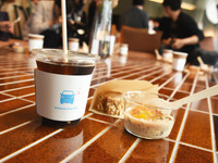 EV×コーヒー、日産サクラとブルーボトルコーヒーのコラボショップ開店 画像