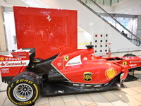 フェラーリのF1やスーパーカーがまちなかのショッピングビルに登場…コッパ・チェントロ・ジャッポーネ 画像