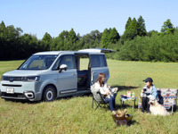 Honda ステップワゴン で愛犬との絆が深まる車中泊…ドライブ中に役立つペット用アイテムも充実 画像