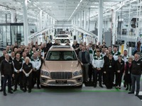 ベントレー『ベンテイガ』、快適性を極めたロングホイールベース…生産開始 画像