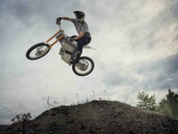 ゴールドウインが電動バイク市場に参入、スウェーデンCAKE社とパートナー契約 画像