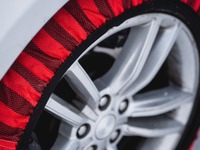 布製タイヤチェーン『スノーソックス』に軽自動車用が登場、日本専用に強度アップ 画像