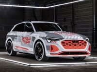 アウディ初のEV『e-tron』に改良新型、2022年内に発表へ 画像