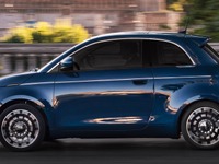 アバルト 500 新型、EVのフィアット『500e』がベース…11月22日実車発表予定 画像