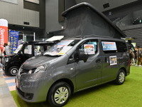 ポップさとアウトドア感が調和した若者向けのキャンピングカー：カーショップスリーセブン『NVアレグロ』…福岡キャンピングカーショー2022 画像