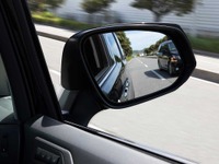 後付けできるブラインドスポットモニター、リニューアルで検知精度向上 画像