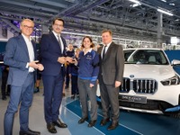 BMW 『iX1』、X1新型のEVバージョンは航続440km…生産開始 画像