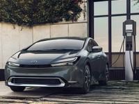 トヨタ プリウス PHEV 新型、パワーもEVモードの航続も5割増し…ロサンゼルスモーターショー2022 画像