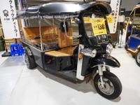 シックな「ET4」とタイテイストの「ET7F」、対照的な2台のトゥクトゥク…フィールドスタイルジャンボリー 画像