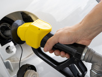 2022年の“値上がり”を総括！ ガソリン、タイヤ、バッテリーetc.【カーライフ 社会・経済学】 画像