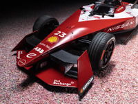 日産フォーミュラEマシンに“桜”咲く、シーズン開幕に向け「NISSAN e-4ORCE 04」公開 画像