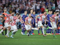 W杯日本代表、8強の夢4年後へ持ち越し、経済効果は163億円に［新聞ウォッチ］ 画像