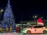 日産 リーフ、英国生産25万台を祝福…クリスマスツリーに電力供給 画像