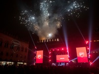 ドゥカティレッド一色のマッジョーレ広場、Wタイトル獲得の祝賀イベントにファン集結 画像
