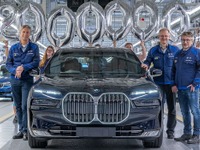 200万台目のBMW 7シリーズ、EV『i7』がラインオフ 画像