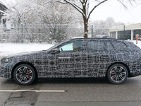BMW 5シリーズ 史上初のEVワゴン『i5ツーリング』、最強の「M60」を激写！ 画像