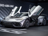 公道走るF1、メルセデスAMGのハイパーカー『ワン』…納車開始 画像