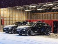 ポルシェ マカン 次期型にEV、アウディと共同開発の車台を初採用…最新プロトタイプ 画像