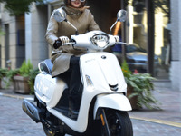 軽量・低シート高のモダンクラシックスクーター『アローマ150』、キムコより登場 画像