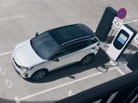プジョー『3008』にEV、航続は700km…2023年後半発表へ 画像