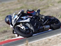 BMW S1000RR 新型、ブリヂストン BATTLAXハイパースポーツS22 を新車装着 画像