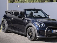 MINI『コンバーチブル』にEV、航続201km…欧州999台限定 画像