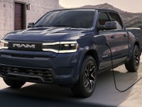 新型EVピックアップトラックの写真公開、航続や充電性能に自信…ラム1500 REV 画像