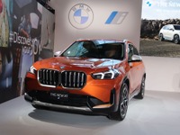 【BMW X1 新型】EVも激戦区になるコンパクトSUV市場に「iX1」 画像