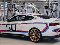BMW『3.0 CSL』新型、「M」最強560馬力ツインターボ搭載…今春から50台限定生産へ 画像