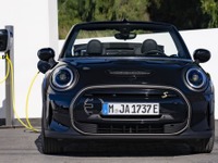MINIのEVがオープンに、ゴーカート感覚は健在…4月欧州限定発売へ 画像