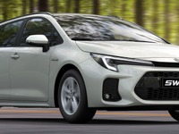 スズキ向け カローラワゴン に2023年型、ハイブリッドが15％パワーアップ…トヨタがOEM供給 画像
