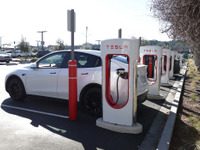 どうする日本車メーカー？ 米テスラ、低価格EVを数年内に投入計画［新聞ウォッチ］ 画像