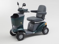 世界遺産・二条城をセニアカーで移動、スズキが試験運用を開始 画像