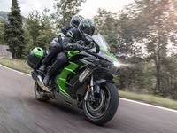 高性能ツアラー、カワサキ『Ninja H2 SX』シリーズ、オートハイビームを初搭載 画像