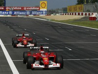 エクレストン、モズレーがフェラーリへの処分について発言 画像