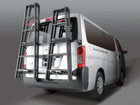 キャラバンの背面に脚立を積載、INNOが業務用リアキャリアの第2弾を発売 画像