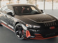 気分はアウディの開発ドライバー、プロトタイプカモフラージュ仕様の『RS e-tron GT』販売…米国限定 画像