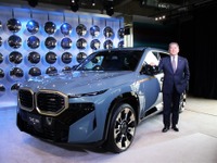 BMWが東京原宿でポップアップエキシビション…M1とXMを展示、限定アイテムも販売 画像