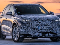 アウディの新型EV、雪上テストの写真…『Q6 e-tron』はポルシェと共同開発 画像