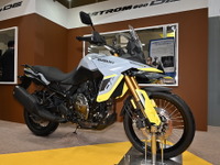 Vストロームに新設計の775ccエンジン搭載、スズキ『Vストローム800DE』は扱いやすさ重視…東京モーターサイクルショー2023 画像