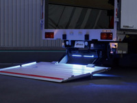 テールゲートリフタの安全性向上、極東開発がオプション2種を新設定 画像