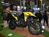 日本導入に前向き？ 油冷250ccエンジン搭載のスズキ『VストロームSX』…東京モーターサイクルショー2023 画像