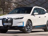 充電速度が2倍に、BMWのEVが新型ケーブルを標準装備へ…欧州仕様 画像