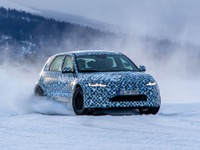 ヒョンデのEVに高性能版、プロトタイプがWRCマシンと走る…アイオニック5 N 画像