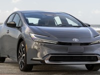 トヨタ プリウス PHEV 新型、EVモードの航続は1.7倍に…5月米国発売へ 画像