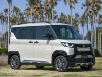 【三菱 デリカミニ】街中でスタイリッシュ、アクティブトーンスタイル［詳細画像］ 画像