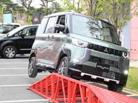【三菱 デリカミニ】凹凸路面をデモンストレーション走行［フォトレポート］ 画像