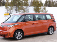 3列7人乗りのVW『ID.Buzz』ロングバージョン、日本導入は？ 新開発の電動ユニット搭載か 画像