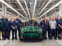 MINI ハッチバック 現行型、生産100万台目はEVに 画像
