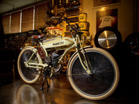 昭和レトロな「原動機付き自転車」、MOONEYES仕様を20台限定で発売 画像
